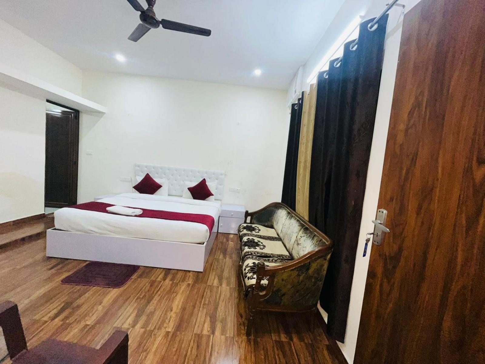 Shiv - Aiims Apartment New Delhi