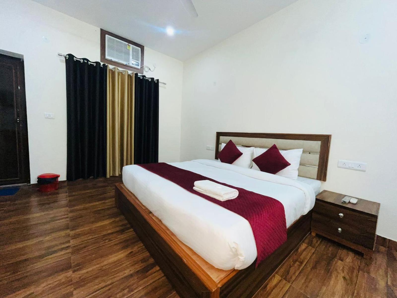 Apartment Shiv - Aiims *